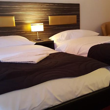 Hotel Montenegro บรุนตาล ภายนอก รูปภาพ
