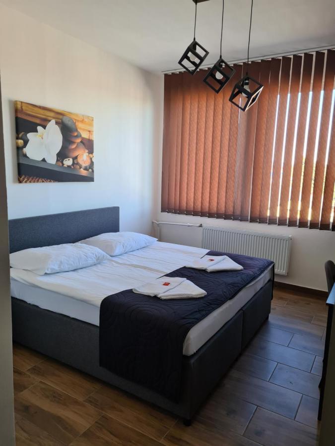 Hotel Montenegro บรุนตาล ภายนอก รูปภาพ
