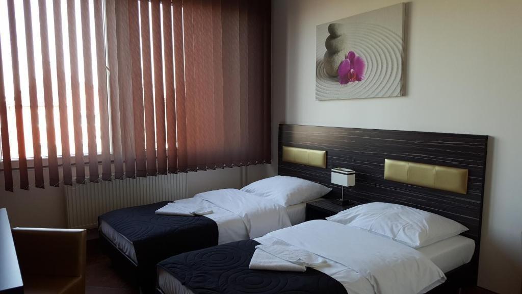 Hotel Montenegro บรุนตาล ภายนอก รูปภาพ