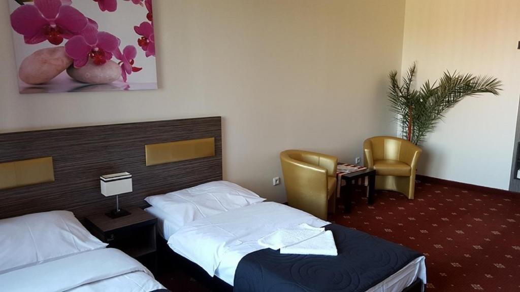 Hotel Montenegro บรุนตาล ภายนอก รูปภาพ